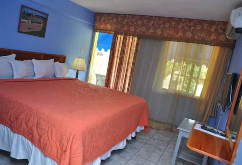 هتل Tamarind Tree Resort