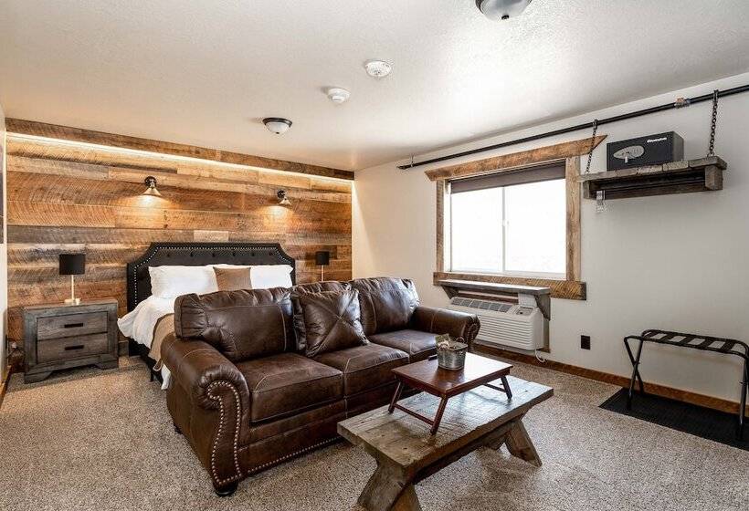בית מלון כפרי The Adventure Inn Yellowstone
