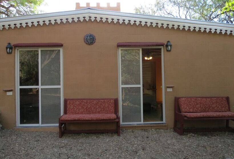 פנסיון Eco Veggie Hostel Balaramapuri