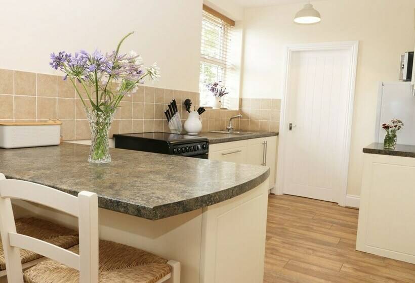 2 Moor Farm Cottages