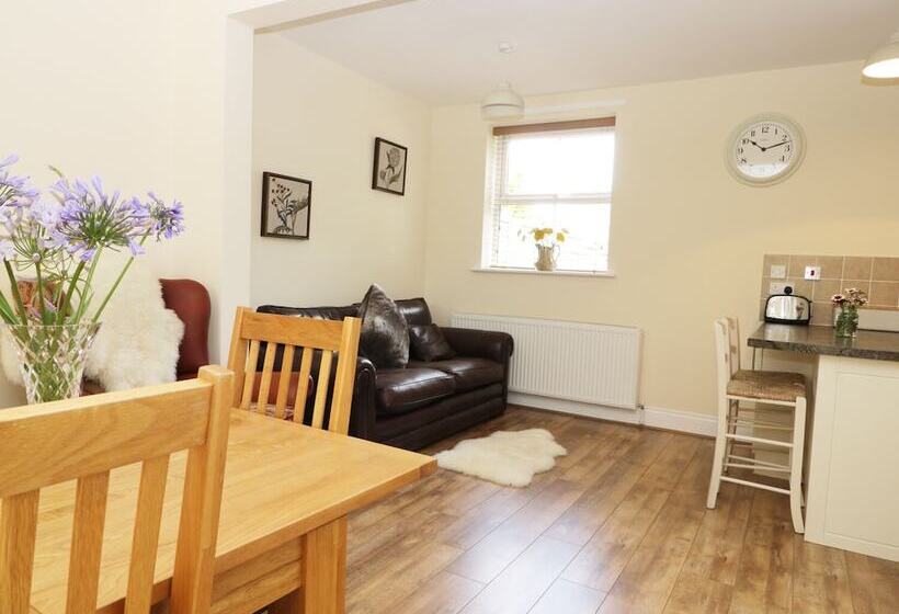 2 Moor Farm Cottages