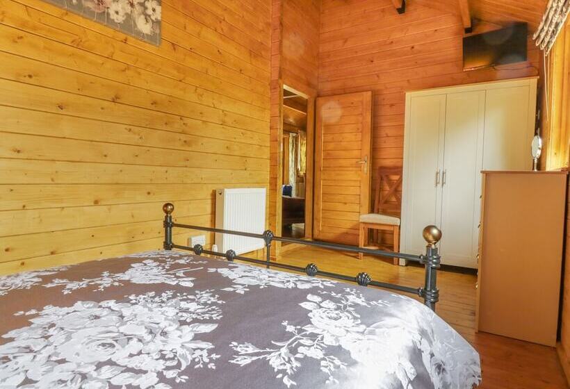 Acorn Lodge
