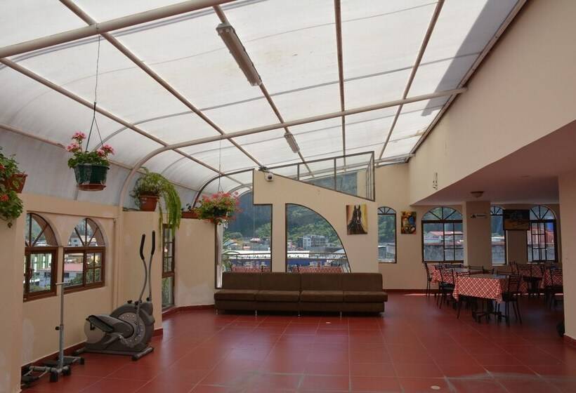 هتل Hostal Plaza By Elvita