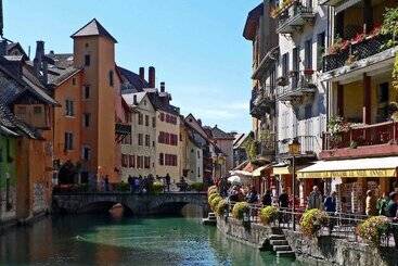 اقامتگاه Village Vacances La Forêt Des Tines