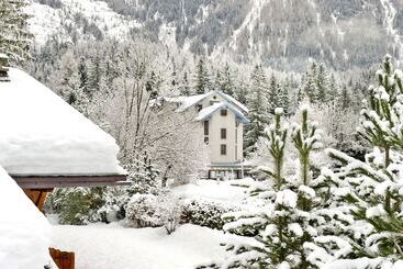 اقامتگاه Village Vacances La Forêt Des Tines