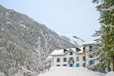 اقامتگاه Village Vacances La Forêt Des Tines