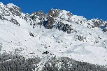 اقامتگاه Village Vacances La Forêt Des Tines