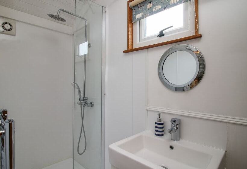 Shepherds Cabin At Titterstone