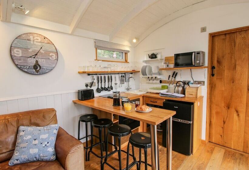 Shepherds Cabin At Titterstone