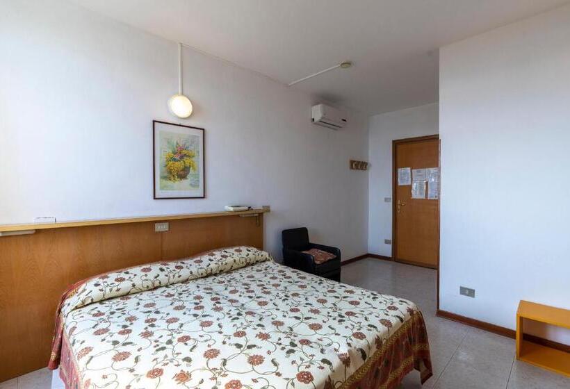 هتل Albergo Ristorante Lucciola