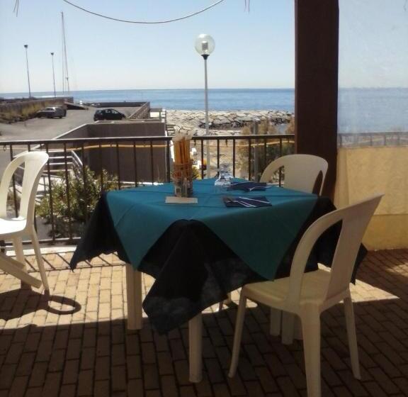 هتل Albergo Ristorante Lucciola