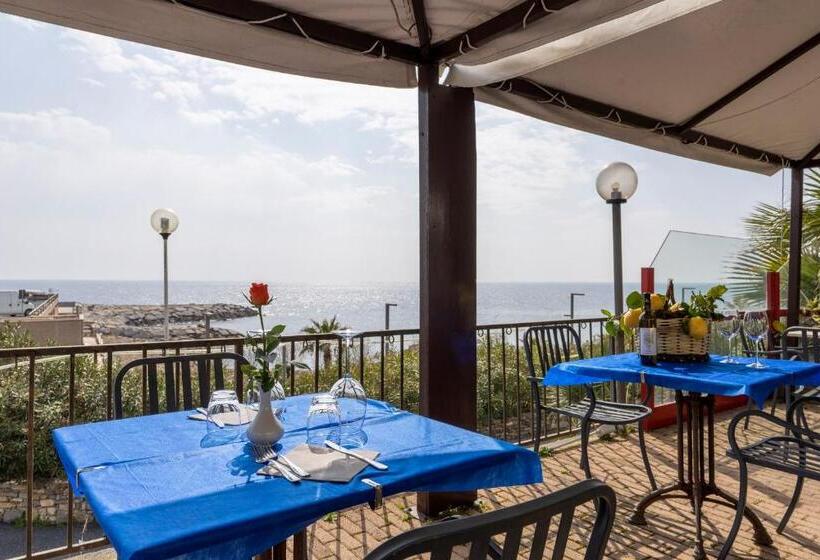 هتل Albergo Ristorante Lucciola