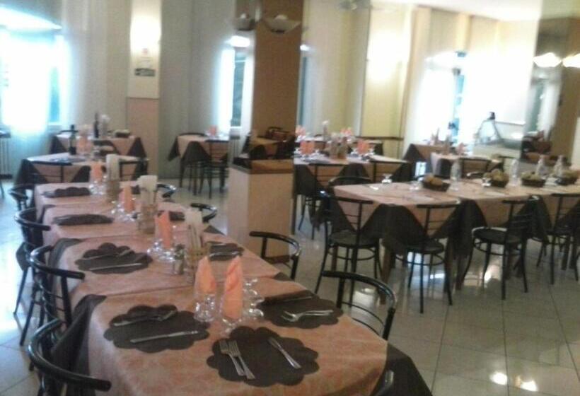 هتل Albergo Ristorante Lucciola