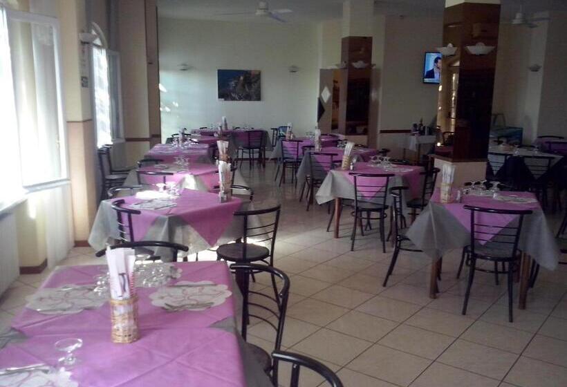 هتل Albergo Ristorante Lucciola