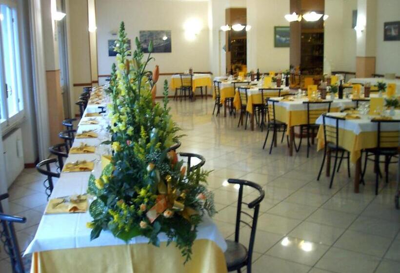 هتل Albergo Ristorante Lucciola