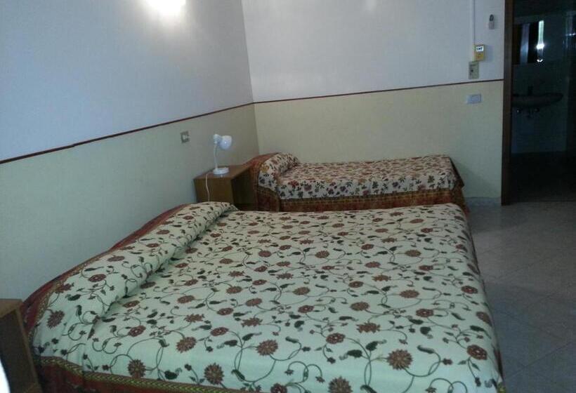 هتل Albergo Ristorante Lucciola