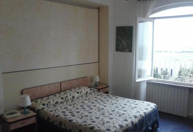 هتل Albergo Ristorante Lucciola