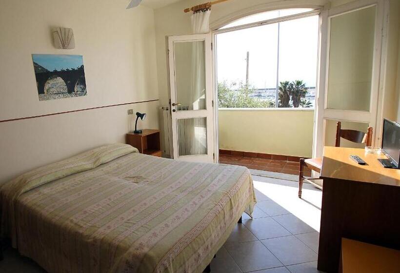 هتل Albergo Ristorante Lucciola