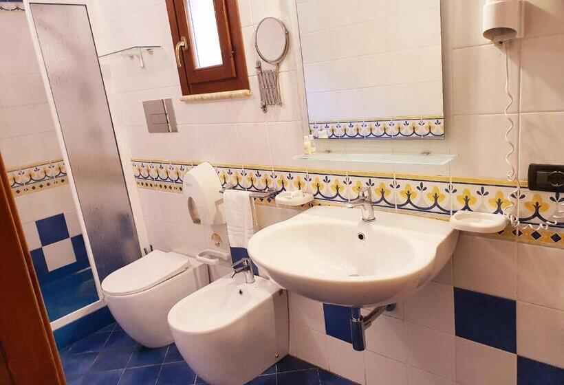 هتل Cala Marina