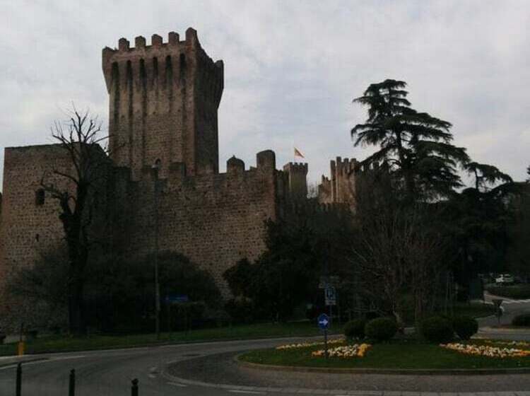 فندق Castello