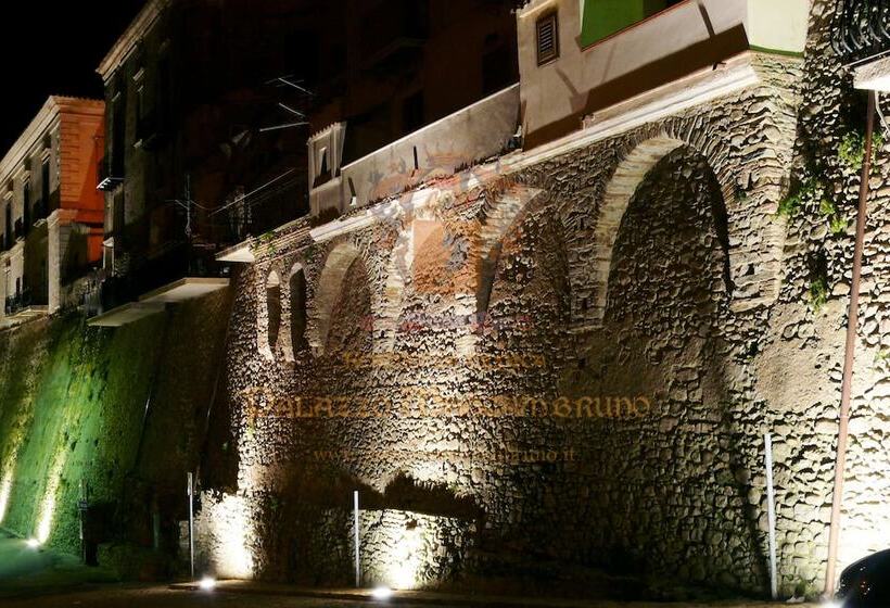 住所  Palazzo Mascambruno