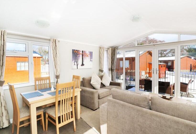 32 Cruachan Lodge