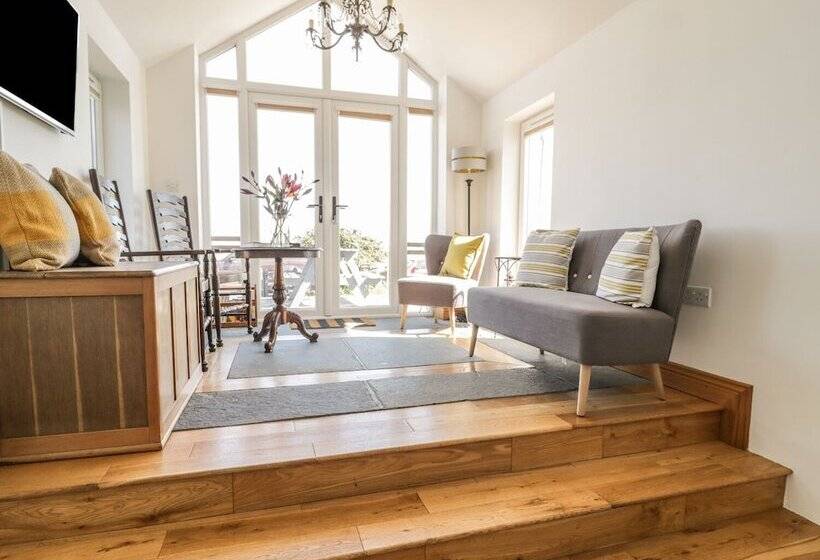 Marsh Villa