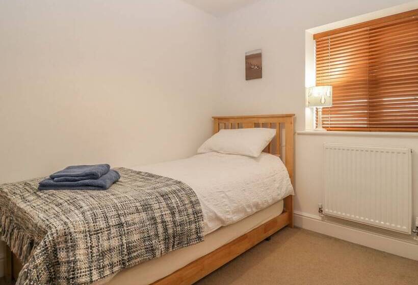 6 Malthouse Court