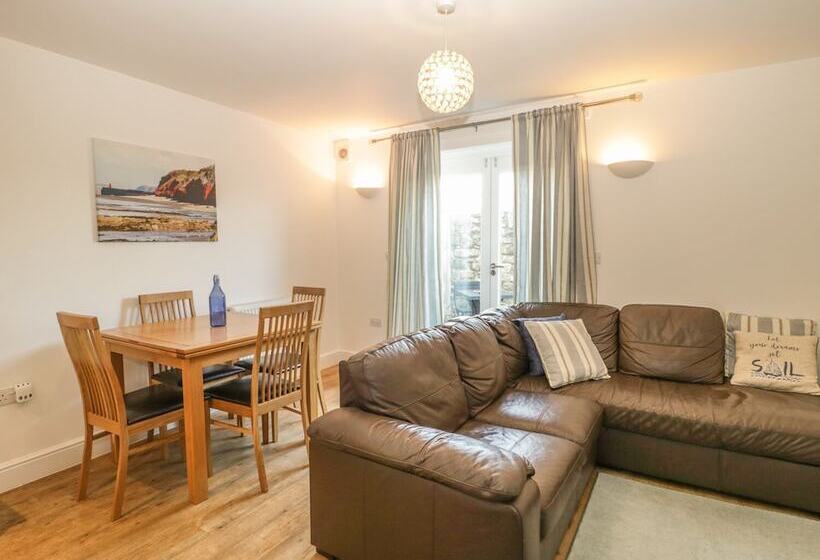 6 Malthouse Court