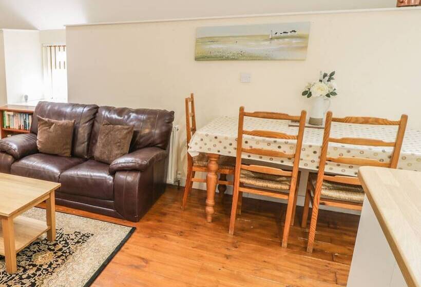 Hendoll Cottage 2