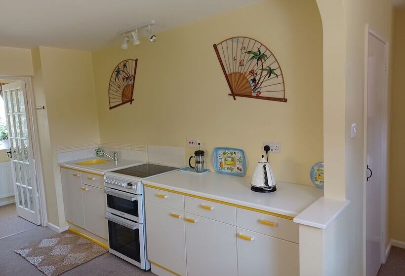 Magpie Cottage