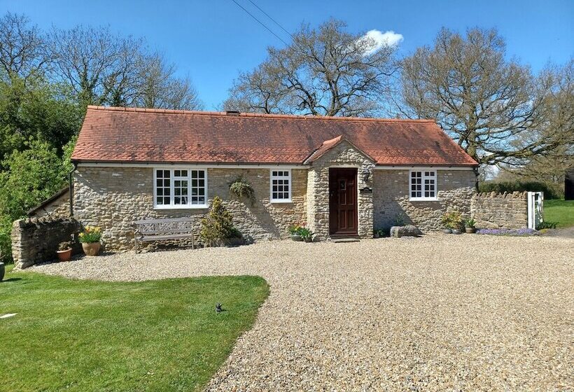 Magpie Cottage