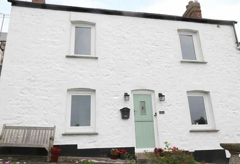 4 Coastguard Cottages