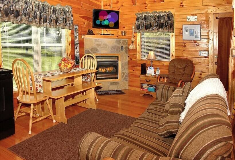 A Bit Of Heaven   2 Bedrooms, 2 Baths, Sleeps 8 Cabin By Redawning