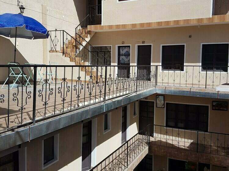 Alojamiento El Turista Hostel