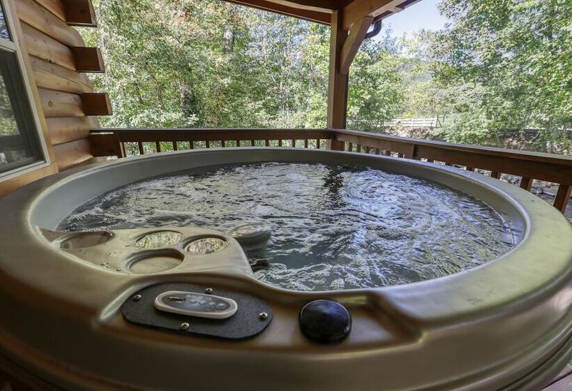 Creek Heaven   2 Bedrooms, 2 Baths, Sleeps 6 Cabin By Redawning