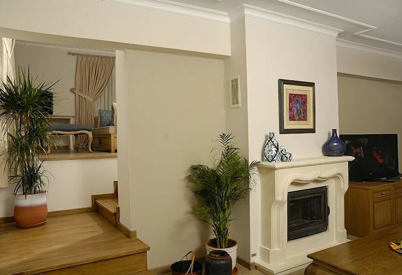 هتل Cesme Marina Konukevi