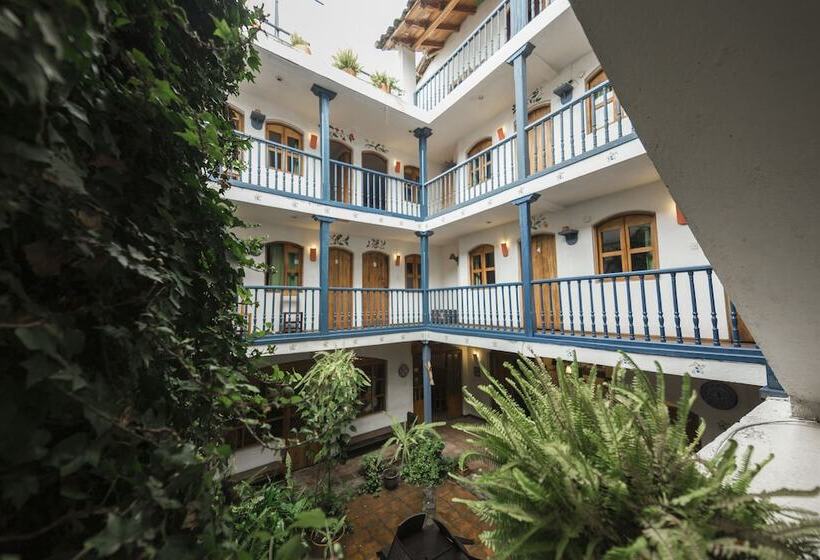 هتل Doña Esther Otavalo