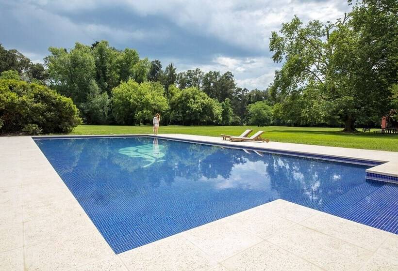 ホテル Estancia La Bandada