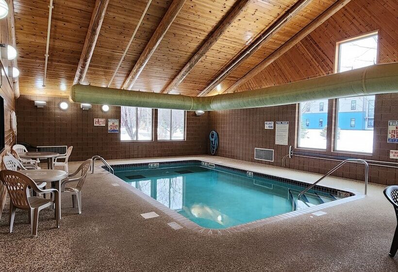 Отель Pine Peaks Lodge & Suites