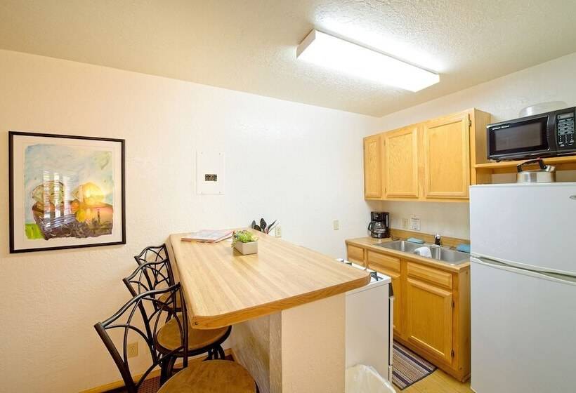 فندق Thunderbird Lodge