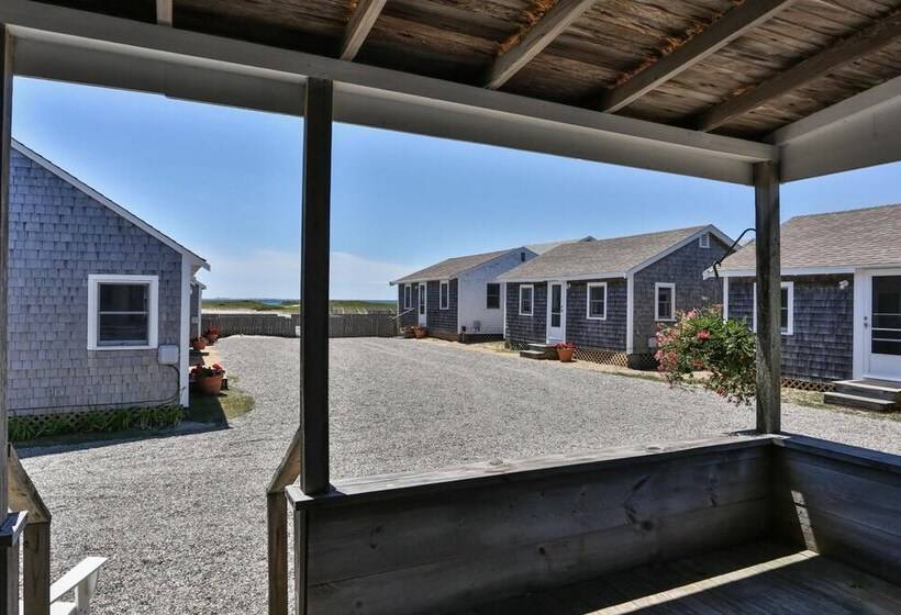 هتل Truro Beach Cottages