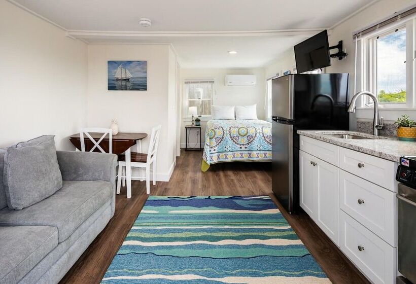 هتل Truro Beach Cottages