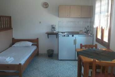 پانسیون Ambeles Apartments