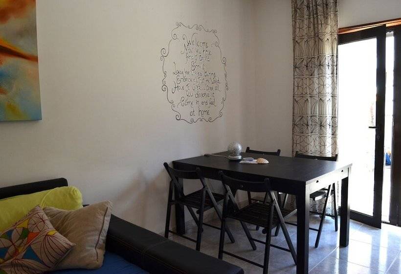 Pi Guest House   Hostel