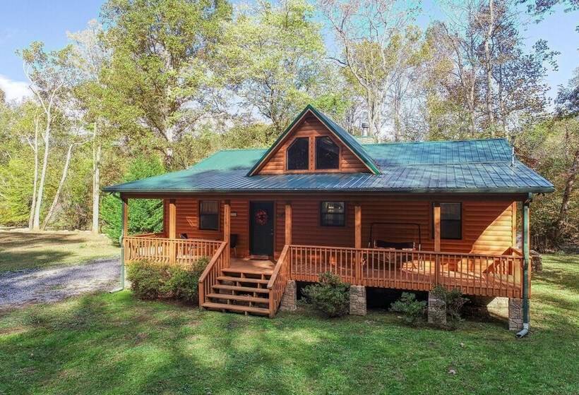 Rivendell Creekside    3 Bedrooms, 2 Baths, Sleeps 6 Cabin By Redawning