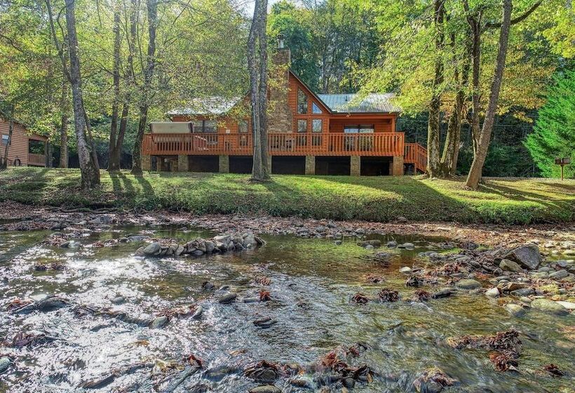 Rivendell Creekside    3 Bedrooms, 2 Baths, Sleeps 6 Cabin By Redawning
