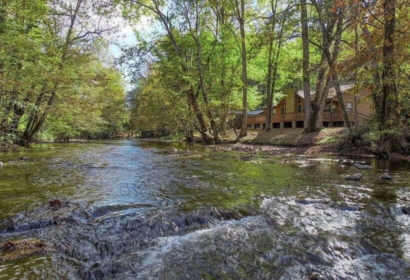Rivendell Creekside    3 Bedrooms, 2 Baths, Sleeps 6 Cabin By Redawning
