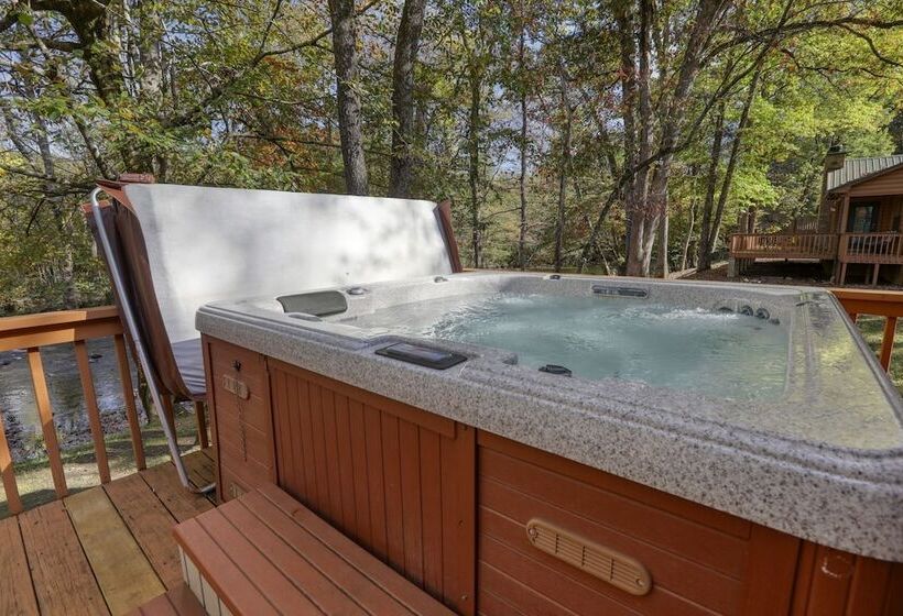 Rivendell Creekside    3 Bedrooms, 2 Baths, Sleeps 6 Cabin By Redawning