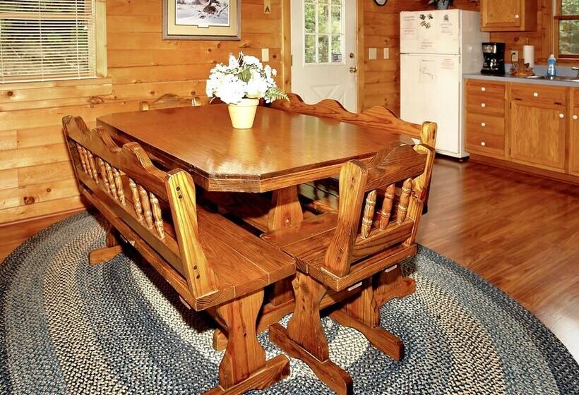 Spruce Lane   2 Bedrooms, 2 Baths, Sleeps 6 Cabin By Redawning